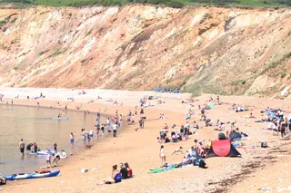 在英国，泰纳姆，沃巴罗海滩，人们，拥挤的海滩，夏天，颜色，阳光