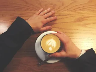 法国，巴黎，酿酒师街24号，手，早上好，早上好，早餐，咖啡