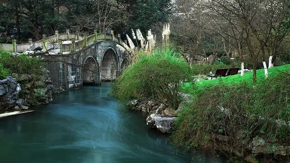 杭州西湖王子湾公园杭州西湖王子湾公园桥梁草原 杭州西湖王子湾公园杭州西湖王子湾公园桥梁草原