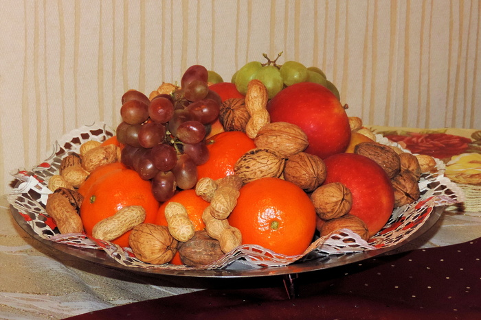 五颜六色的盘子，水果，坚果，葡萄，克莱门汀，食物，食物和饮料，健康饮食