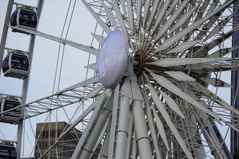 摩天轮、骑乘、亚特兰大、建筑、低角度视图、建筑结构、白天、金属 摩天轮、骑乘、亚特兰大、建筑、低角度视图、建筑结构、白天、金属