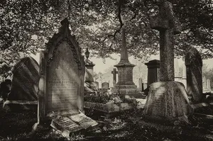英国，诺丁汉，教堂（岩石）墓地，坟墓，死亡，坟墓，墓碑，树