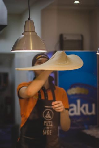 做披萨面团的人