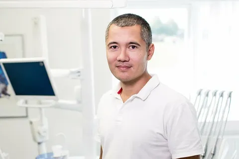 成人、模糊、商业、诊所、特写、牙医、医生、面部表情 成人、模糊、商业、诊所、特写、牙医、医生、面部表情