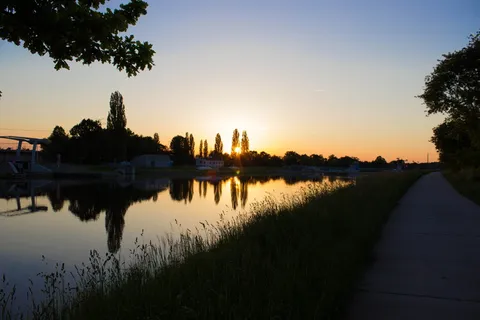 日落,自然,风景,天空,倒影,植物,水,树 日落,自然,风景,天空,倒影,植物,水,树