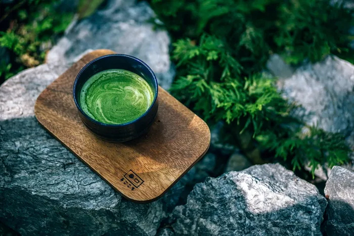 木板黑杯浅焦摄影