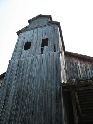 建筑，建筑，bw，建筑结构，低角度视图，建筑外观，天空，木质材料