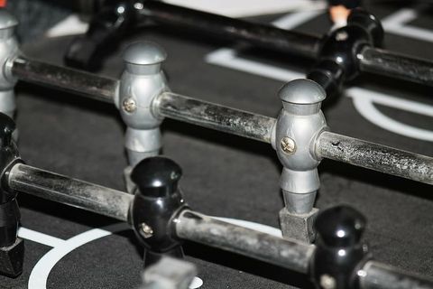 踢球、玩耍、黑白、休闲、社区游戏、乐趣、乐趣、胜利