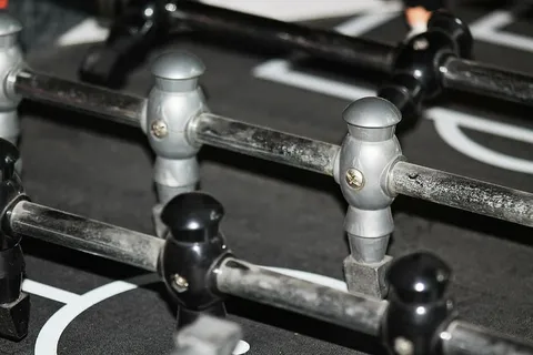 踢球、玩耍、黑白、休闲、社区游戏、乐趣、乐趣、胜利