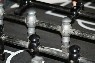 踢球、玩耍、黑白、休闲、社区游戏、乐趣、乐趣、胜利