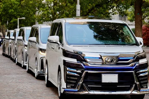 汽车、行、线、组、白色、乐趣、交通方式、陆地车辆 汽车、行、线、组、白色、乐趣、交通方式、陆地车辆