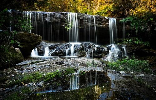 澳大利亚，萨默斯比，萨默斯比瀑布野餐区，岩石，瀑布，瀑布，国家公园，水