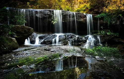 澳大利亚，萨默斯比，萨默斯比瀑布野餐区，岩石，瀑布，瀑布，国家公园，水