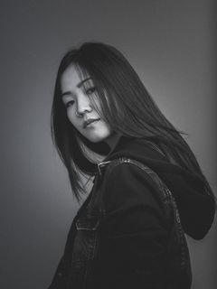 女式黑色拉链连帽衫 女式黑色拉链连帽衫