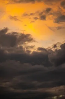 灰色和橙色的天空 灰色和橙色的天空