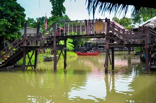 泰国当地市场的水道