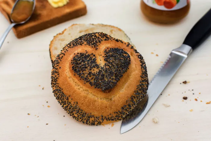 面包，面包卷，心，刀，罂粟，早餐，吃，碳水化合物