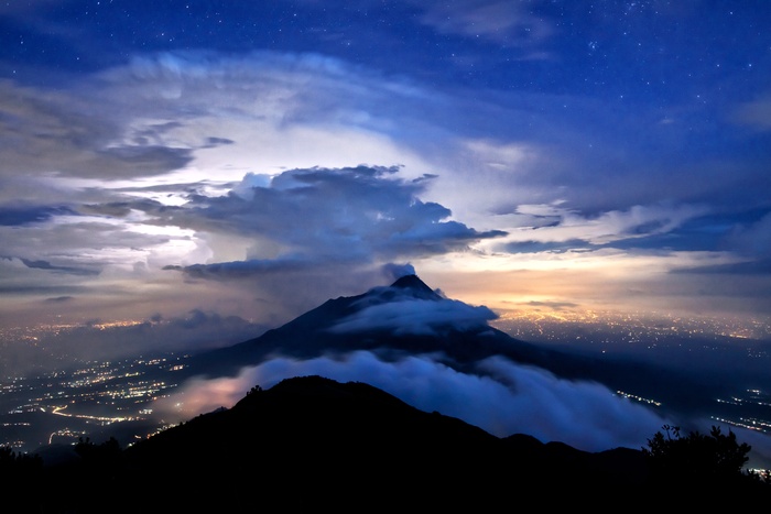 黑、山、白、云、默拉皮、星空、雷雨云、城市灯光