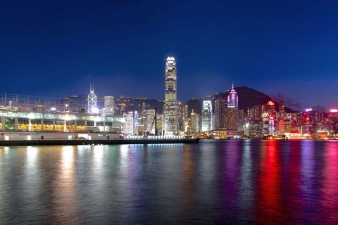 照明、城市建筑、身体、水、夜间、夜景、天际线、城市景观 照明、城市建筑、身体、水、夜间、夜景、天际线、城市景观