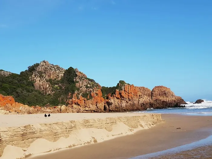 水体附近的岩层