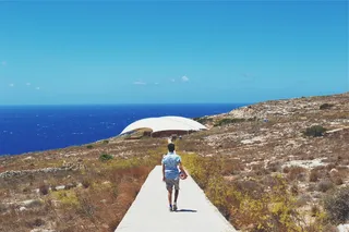 人，蓝色，衬衫，步行，混凝土，小路，天，人