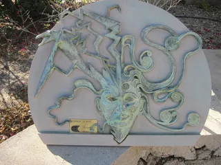 弗兰克·劳埃德·赖特，塔利辛·韦斯特，雕塑，高角度视角，白天，自然，无人，艺术和工艺