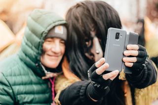 灰色三星智能手机