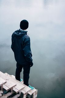 男人，站着，楼梯，身体，水，人，家伙，独自一人