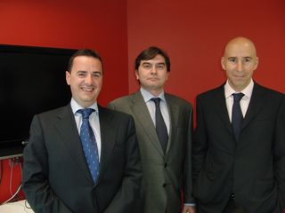 三，男人，站着，旁边，平面，屏幕电视，营销，会议