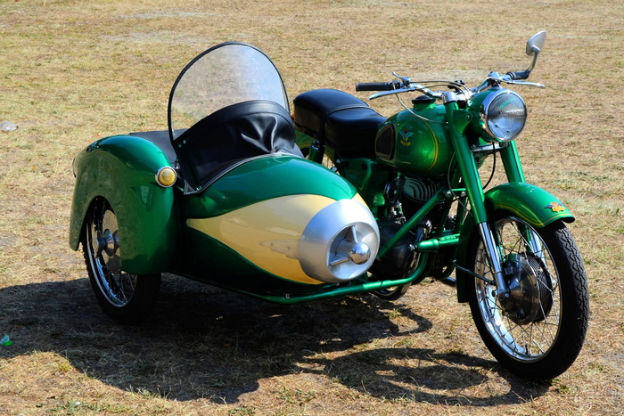 green motorcycle，motorcycle，sidecar，old motorcycle，oldtimer，Historical，pannonia，hungary