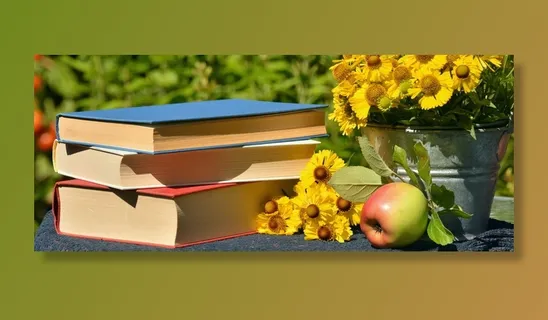 黄色花束旁放着三本书 黄色花束旁放着三本书