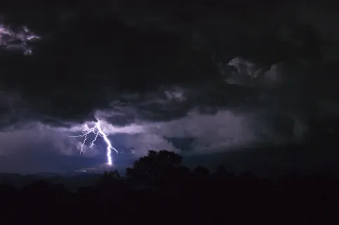 夜间雷电、雷电、雷雨、风暴、天气、云层、自然、降雨 夜间雷电、雷电、雷雨、风暴、天气、云层、自然、降雨