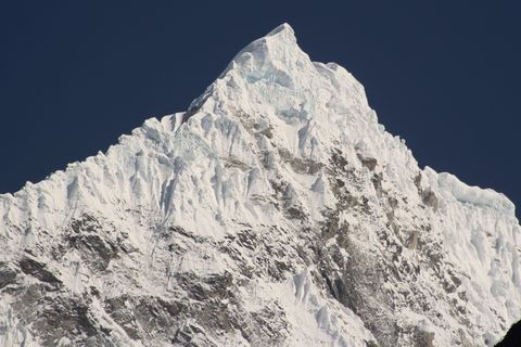 尼泊尔，langtang，徒步旅行，山，天空，低角度视图，自然之美，雪