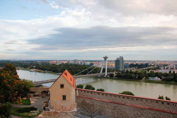 多瑙河、布拉迪斯拉发、市中心、塔楼、街道、斯洛伐克、大教堂、河流