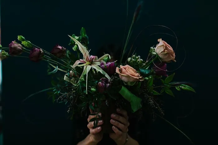 人，拿着，花束，花，花，粉色，花瓣，开花