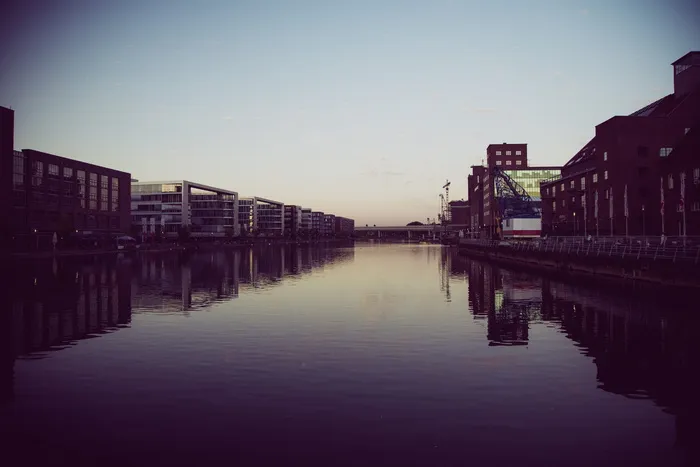 建筑、建筑物、城市、运河、水道、反射、城市、地铁