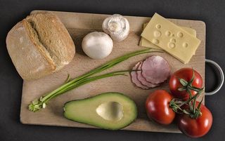 蔬菜、食品、食品和饮料、番茄、新鲜度、健康饮食、砧板、水果