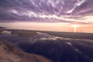 密歇根湖，美国，密歇根州北部，水中反射，反射，云，日落，水面上的太阳