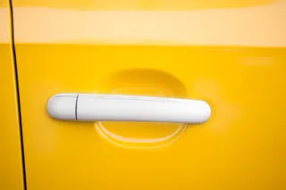白柄黄色车门
