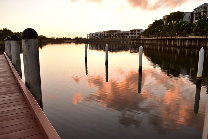 水，倒影，天空，建筑，建筑结构，云天，湖泊，自然