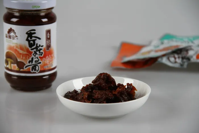 美食，蘑菇丝，盘子装，食品和饮料，食品，室内，桌子，容器