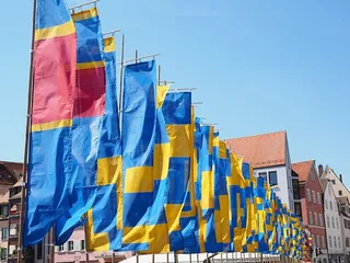 旗帜、吹、飘动、纪念活动、ulm、建筑、建筑外部、天空