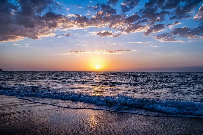 日落时的海滩