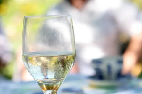 选择性,聚焦摄影,酒杯,酒精,酒精,周年纪念,背景,酒吧 选择性,聚焦摄影,酒杯,酒精,酒精,周年纪念,背景,酒吧