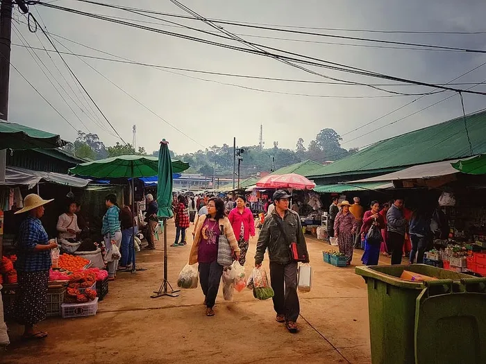 缅甸，keng Tong，4岁，真人，一群人，人群，一大群人，市场