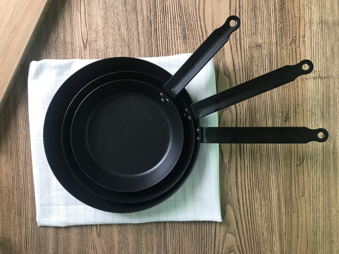 铸铁，铸铁锅，碳钢，碳钢锅，平底锅，煎锅，护理，烹饪