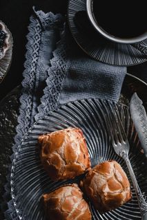 里面有奶油奶酪的甜面包