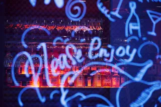 蓝色请欣赏霓虹灯标志