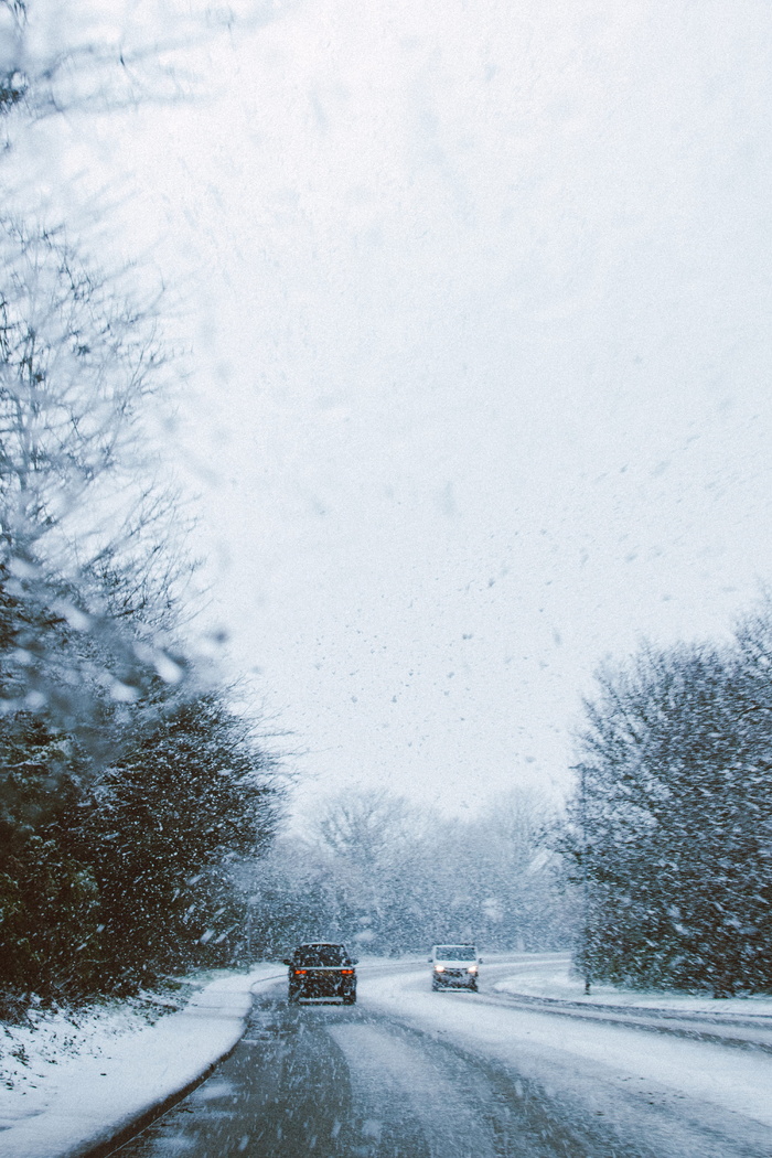 雪路上的汽车