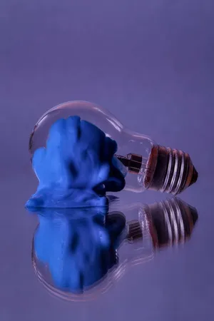 灯，灯泡，灯，鹰，鸟，动物，秃鹰，手指